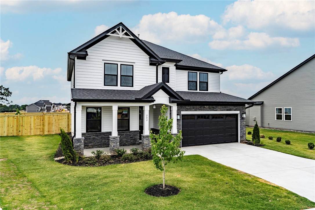 202 White Oak Court - Photo 1