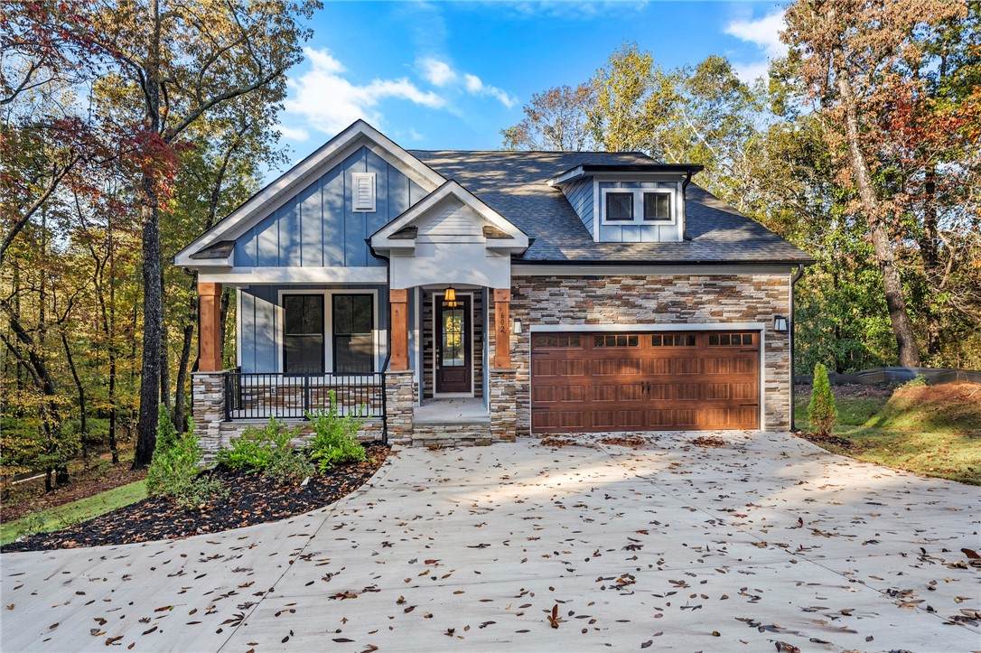 602 Cross Creek Drive - Photo 1