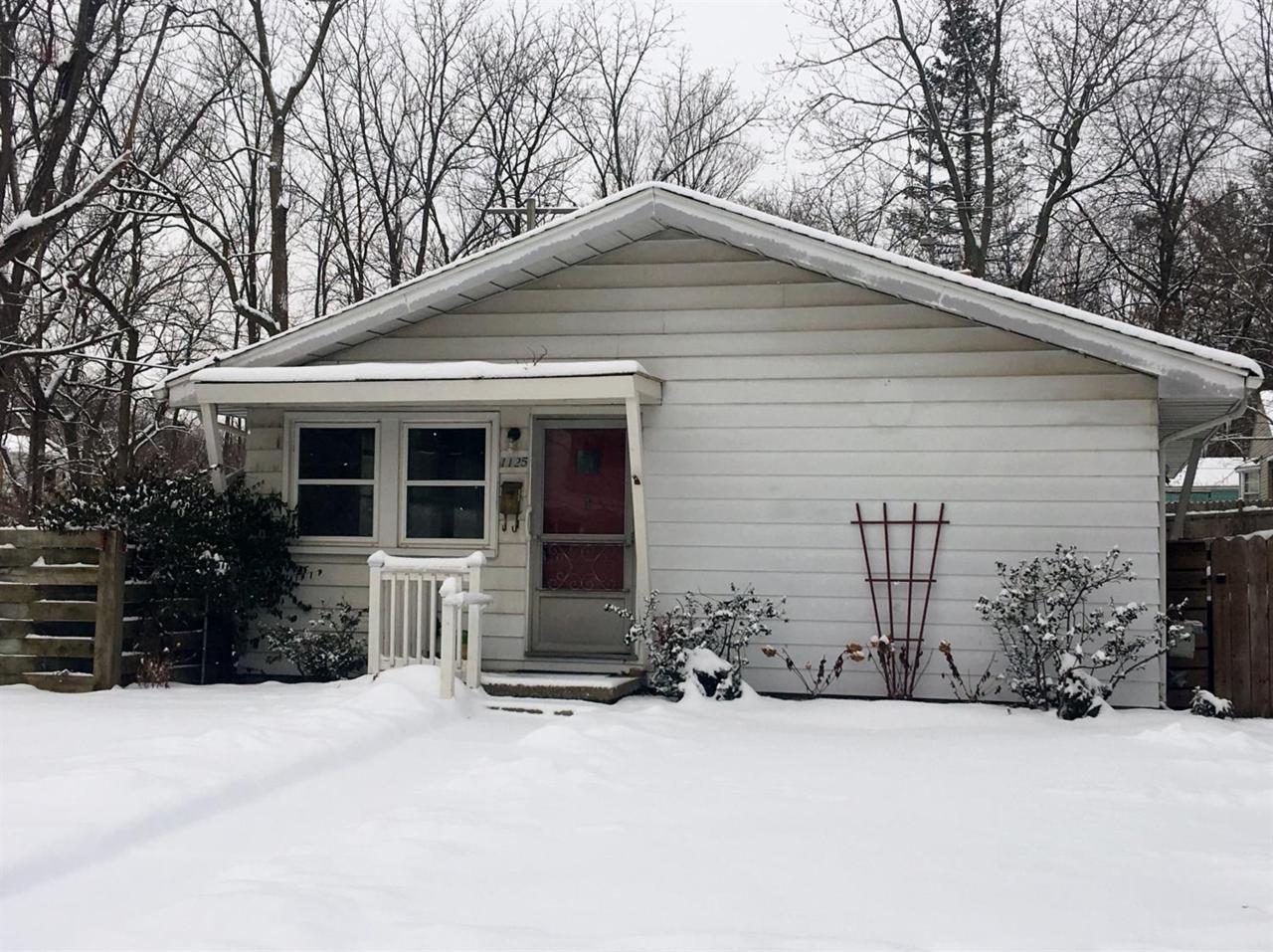 1125 Saunders Crescent - Photo 1