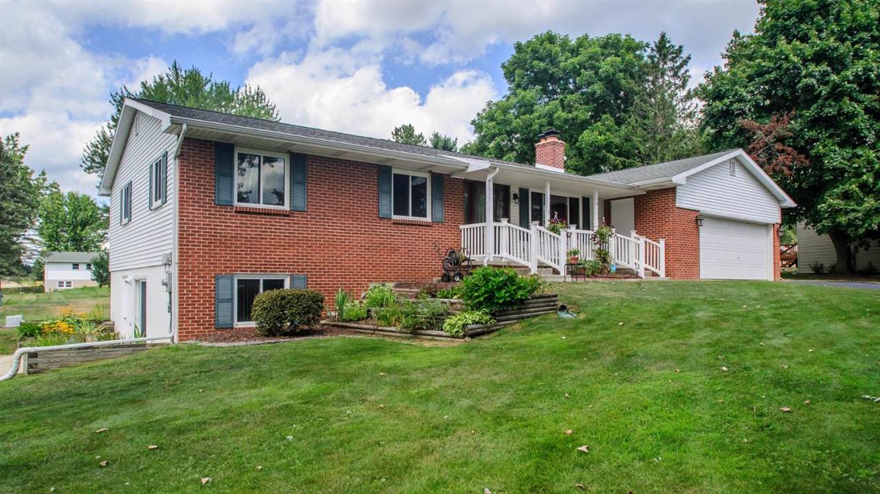 1833 Maple Shade - Photo 1