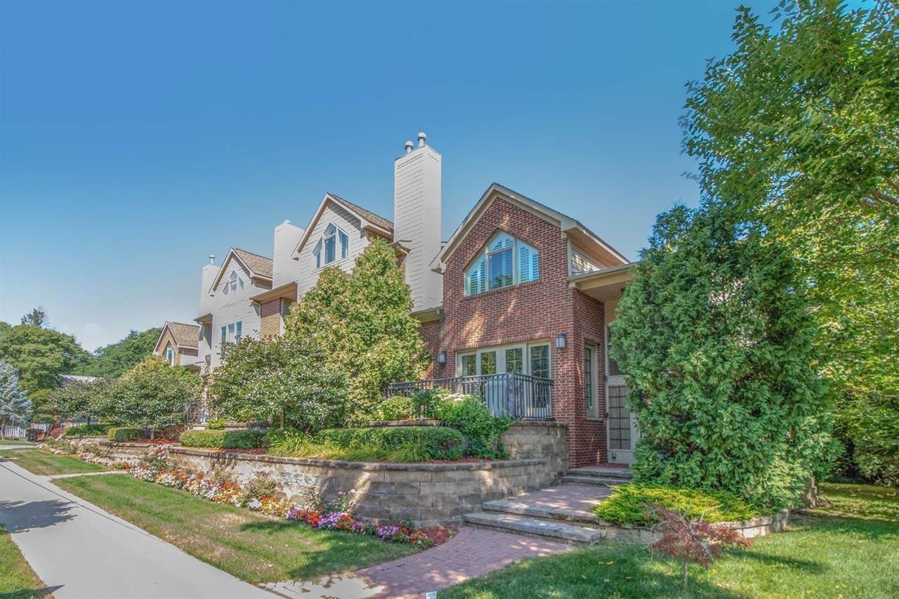 916 Huron Street - Photo 1