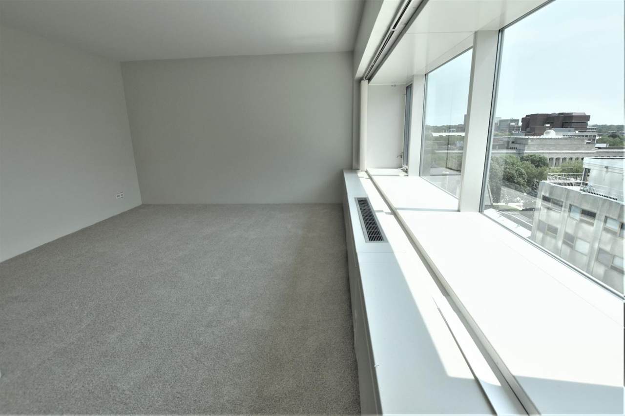 555 William Street - Photo 1