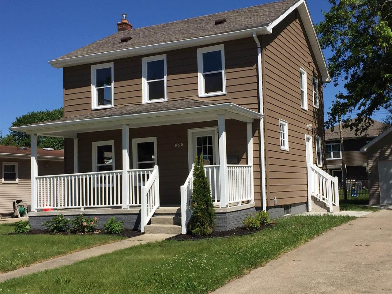 960 Monroe Street - Photo 1
