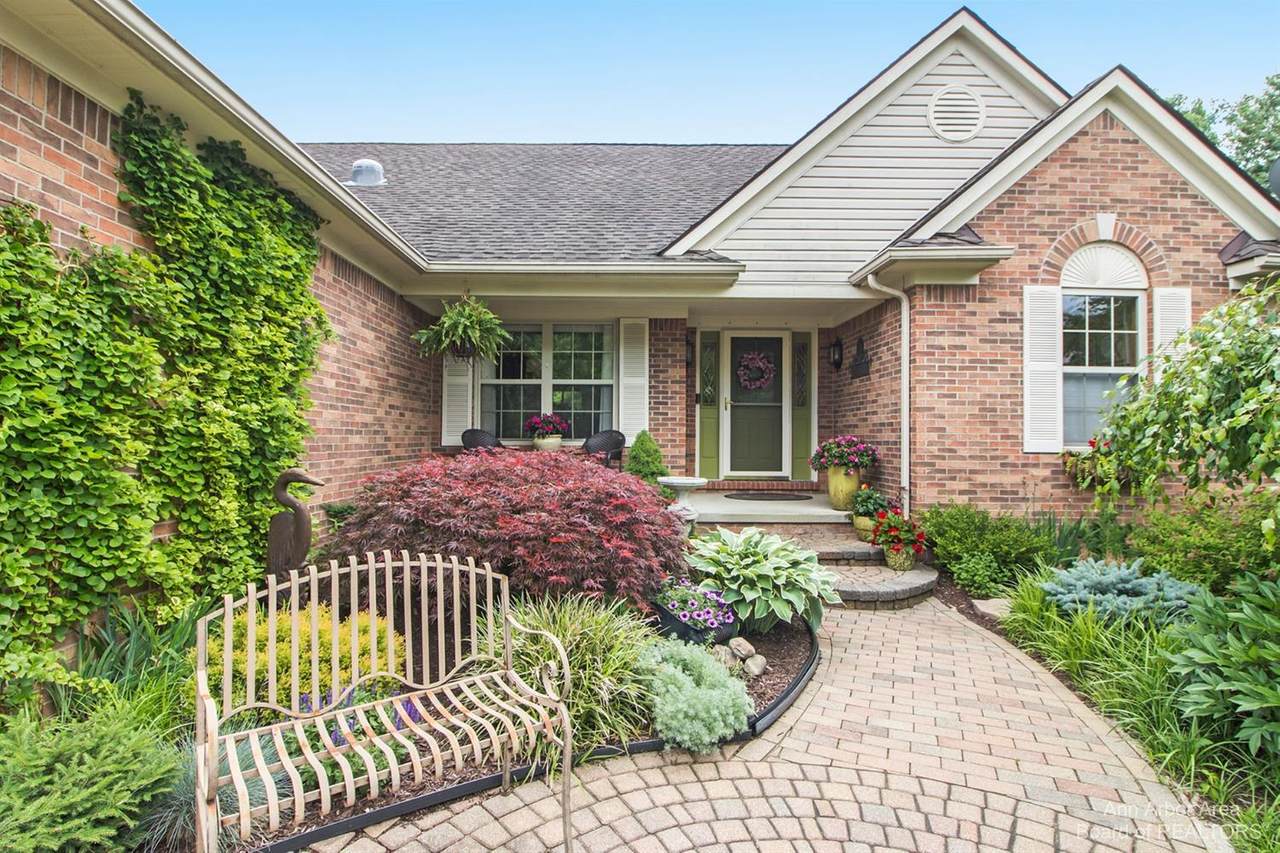 440 Fairways Lane - Photo 1