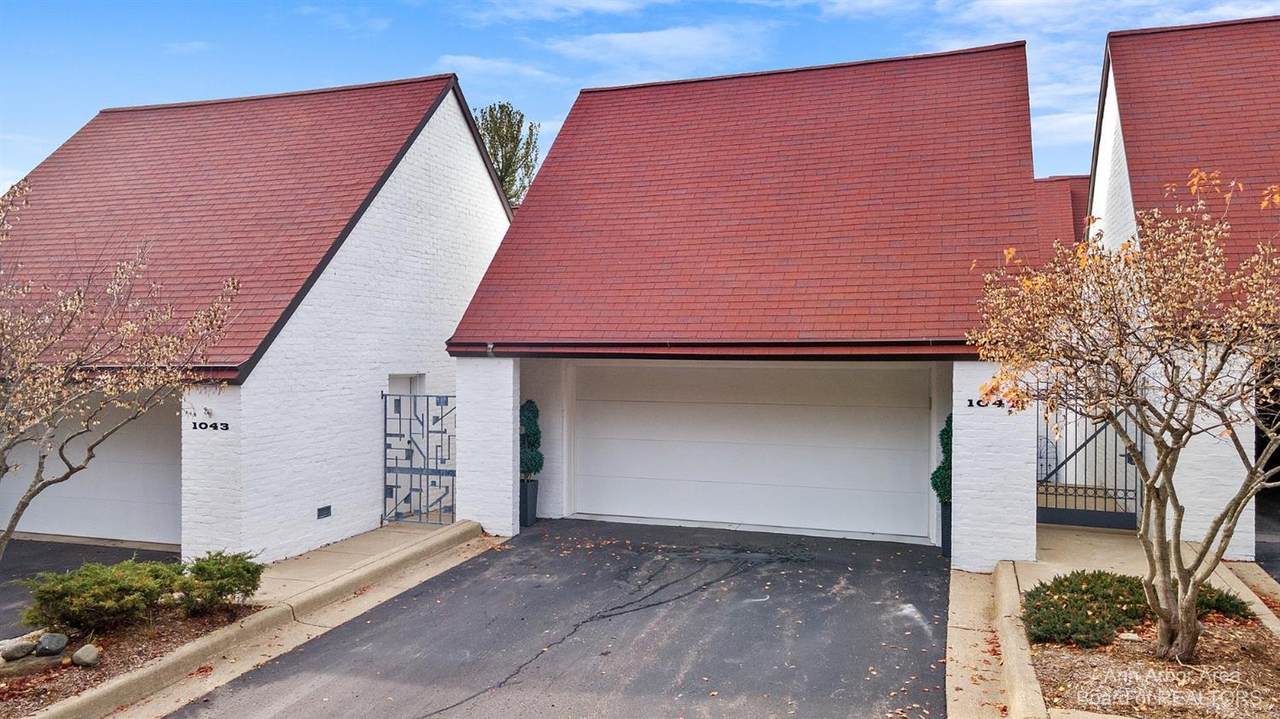 1047 Young Place - Photo 1