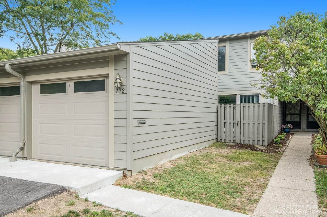 772 Watersedge Drive - Photo 1