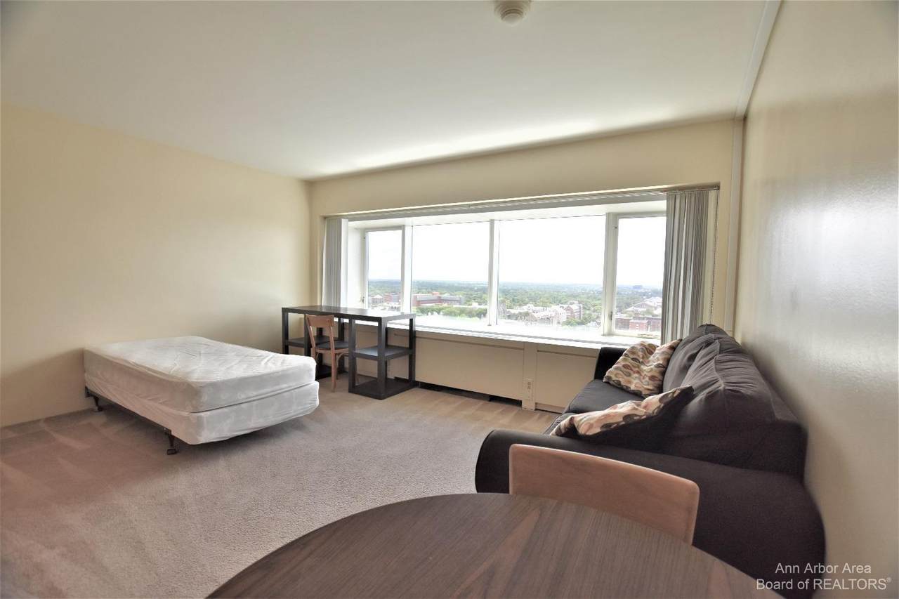 555 William Street - Photo 1