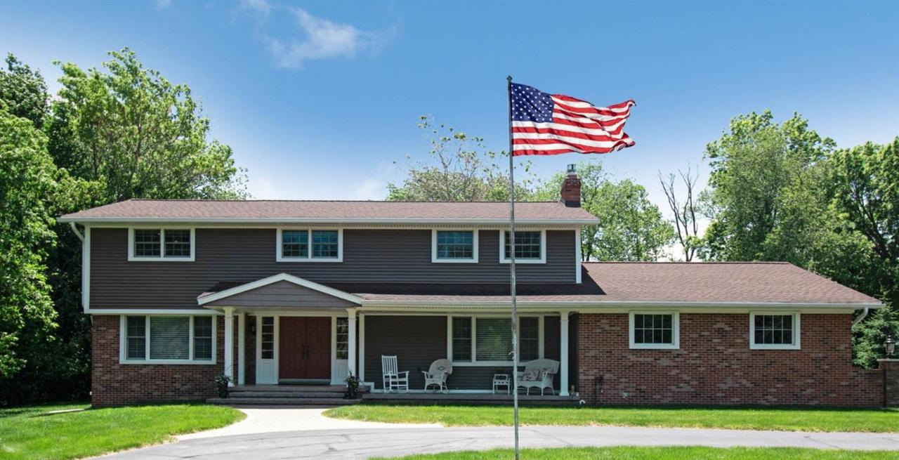 4511 Lakeview Court - Photo 1