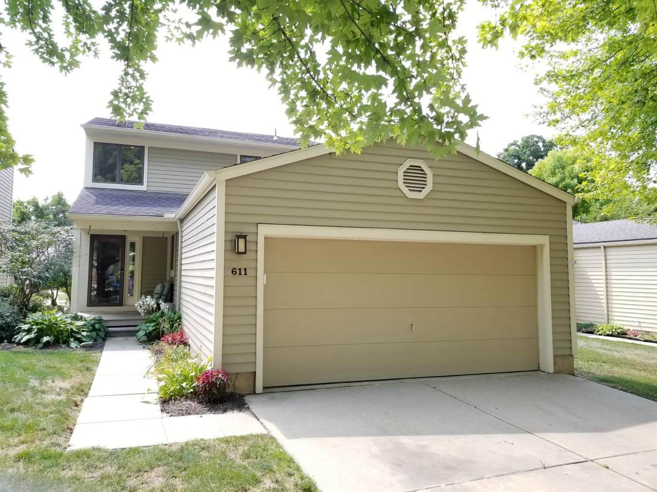 611 Woodcreek Circle - Photo 1