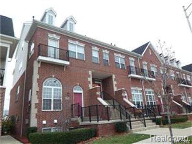 2752 Riverside - Photo 1