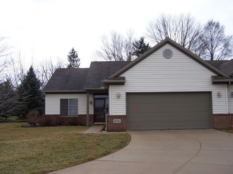 946 Wright Lane - Photo 1