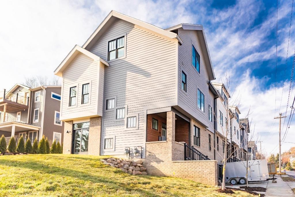 103 Davis - Photo 1