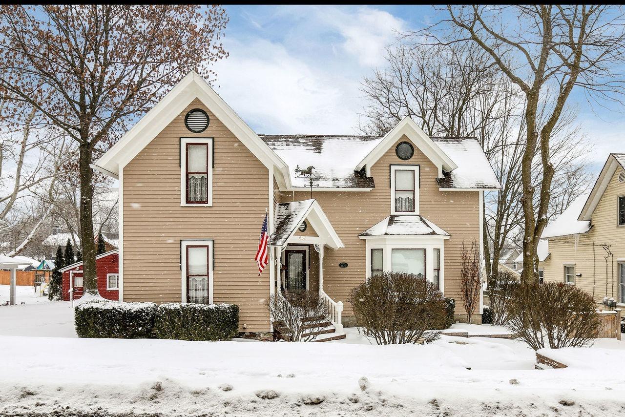 632 Center Street - Photo 1
