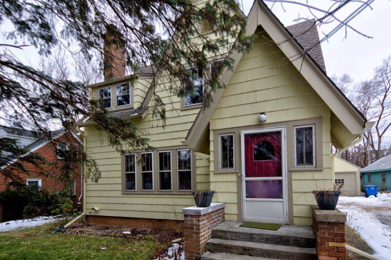 730 Maple Road - Photo 1