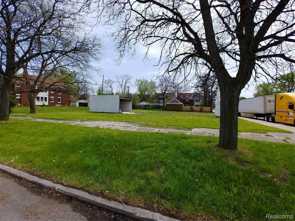9840 Rosa Parks Boulevard - Photo 1