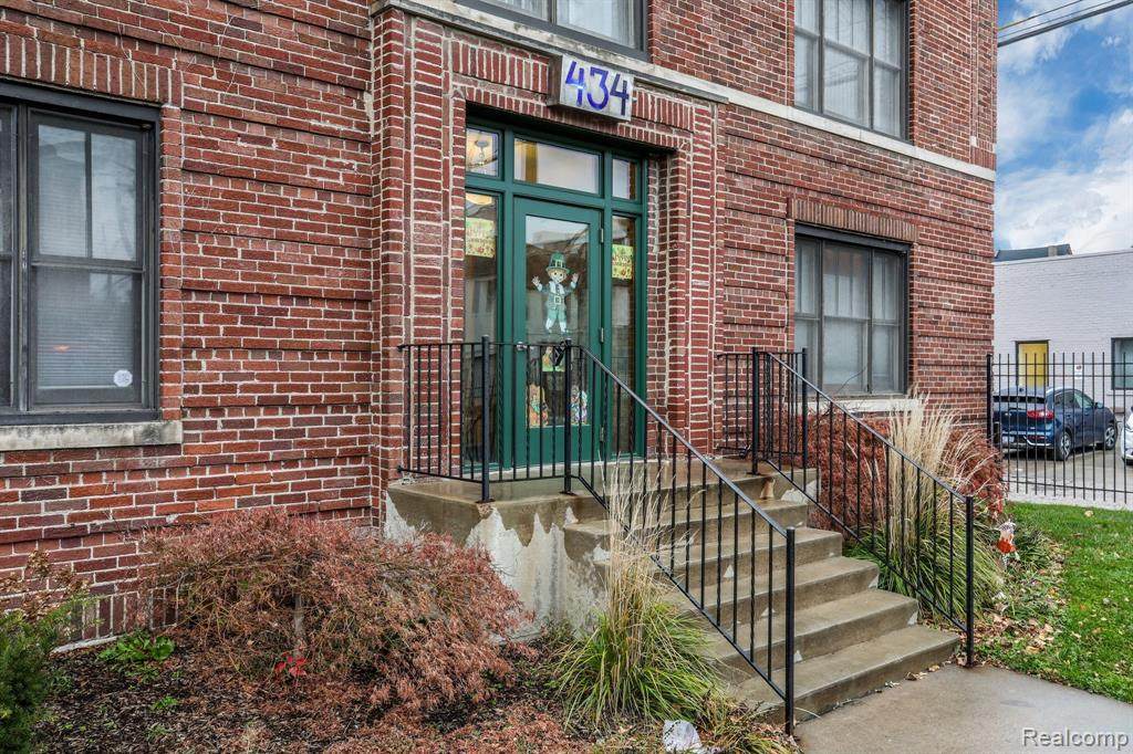 434 Alexandrine Street - Photo 1