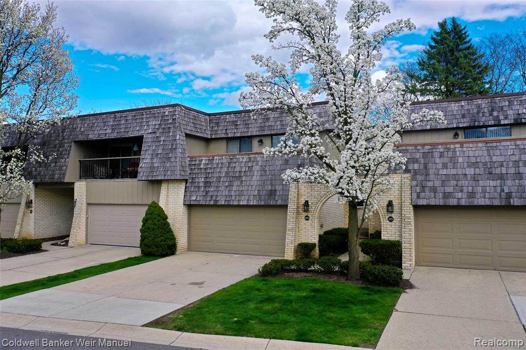 1174 Oakwood - Photo 1