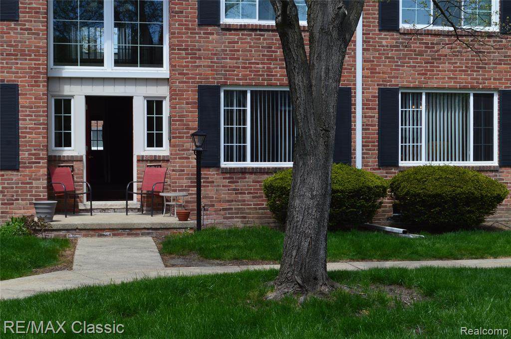 32718 Grand River Ave Unit C23 - Photo 1