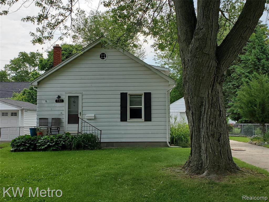 733 Bywood Avenue - Photo 1