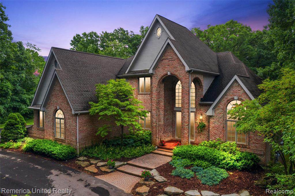 1425 Oak Hollow Drive - Photo 1