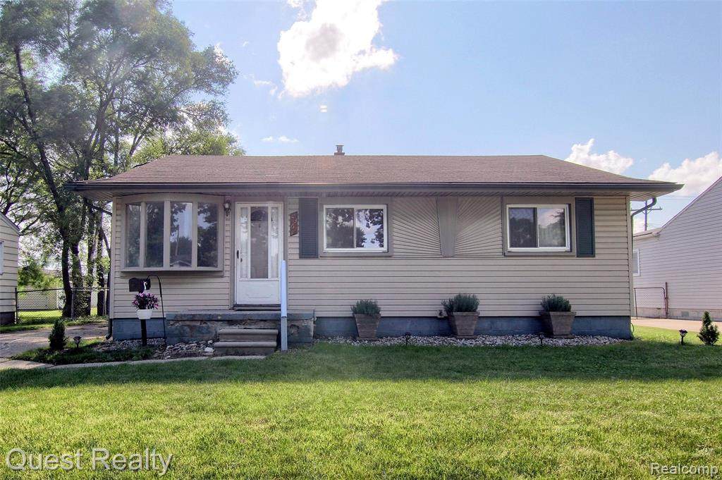 23611 Blackett Avenue - Photo 1