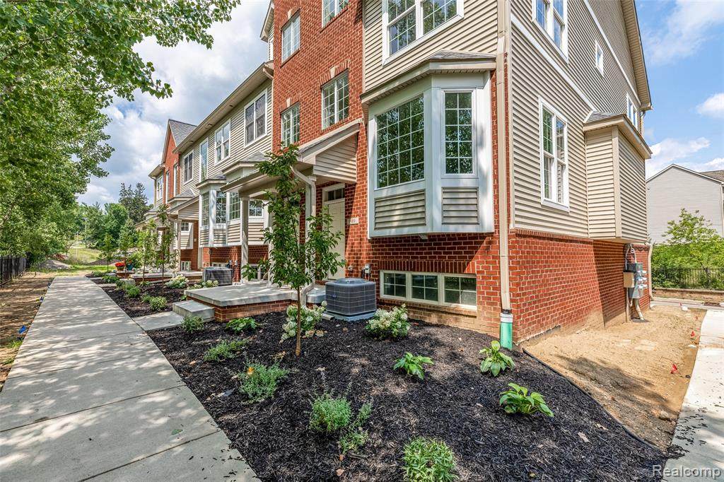 585 Village Lane - Photo 1