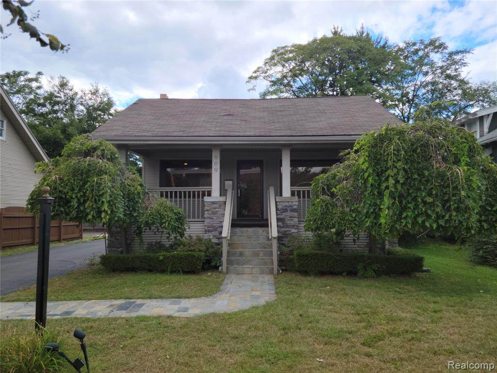 909 Main Street - Photo 1
