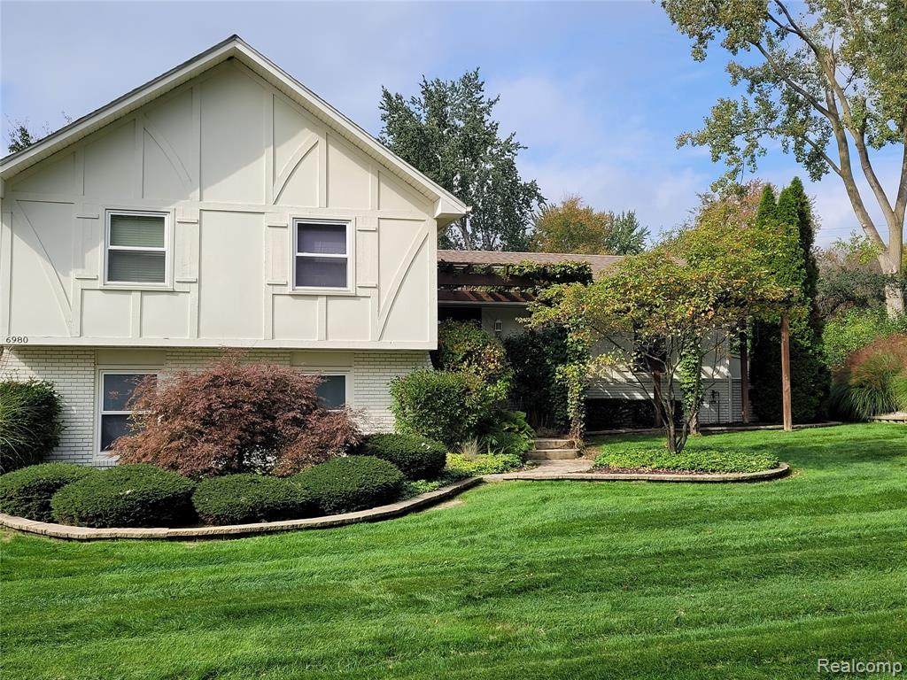 6980 Sandalwood Drive - Photo 1