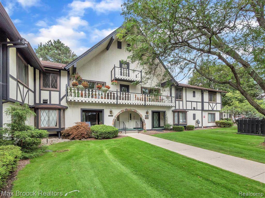 42160 Woodward Avenue - Photo 1