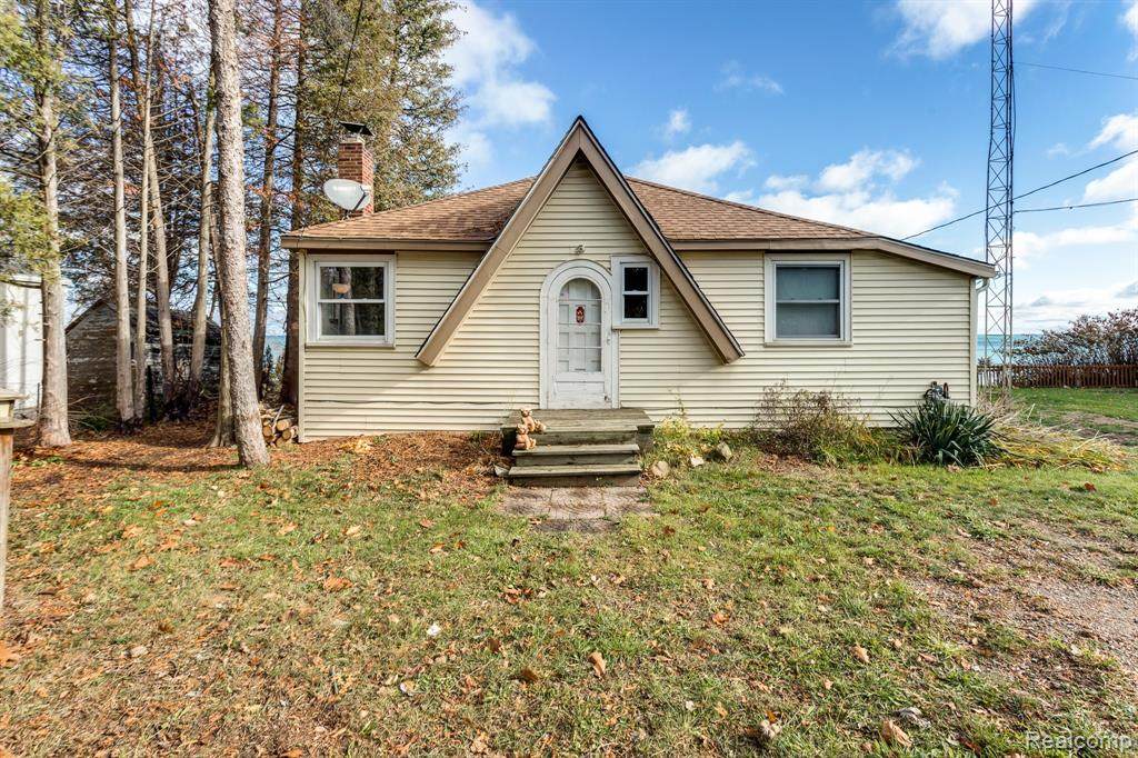 2889 Lakeshore Road - Photo 1