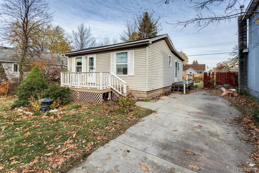 2728 17th Avenue - Photo 1