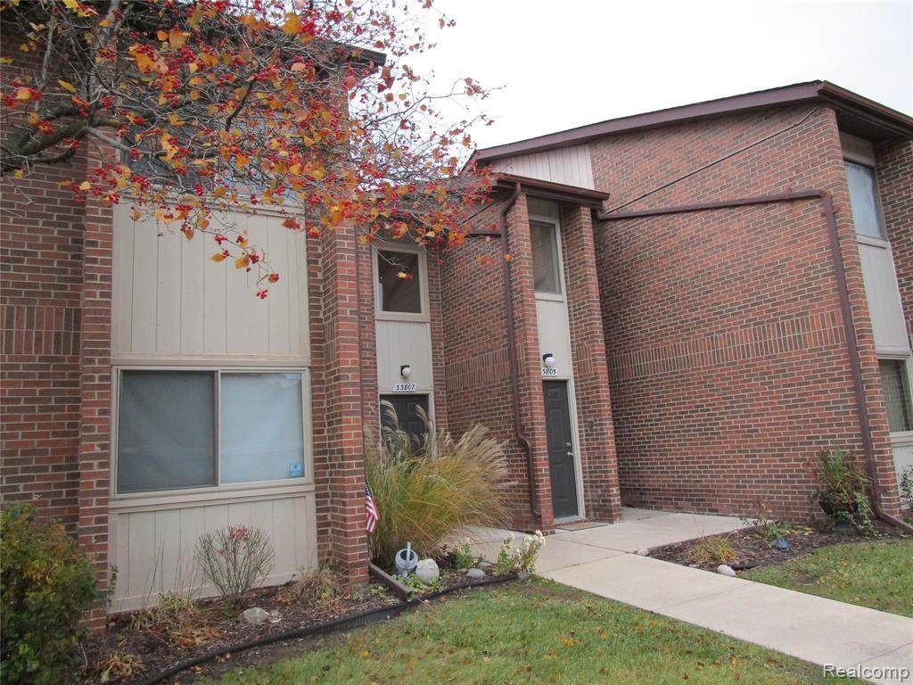 33807 Pondview Circle - Photo 1