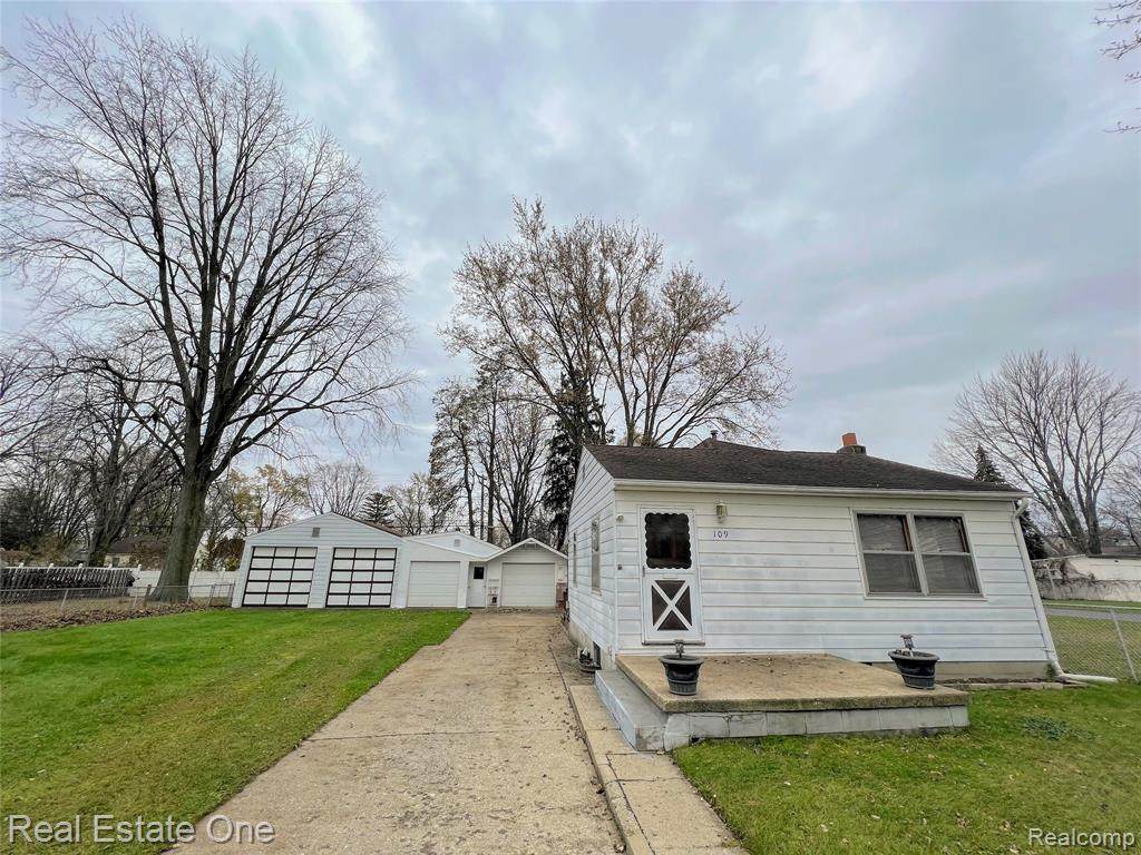 109 Chicago Avenue - Photo 1