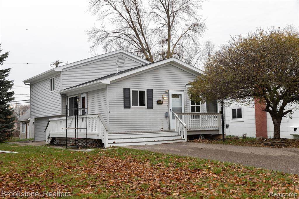 2936 Chrysler Ave - Photo 1