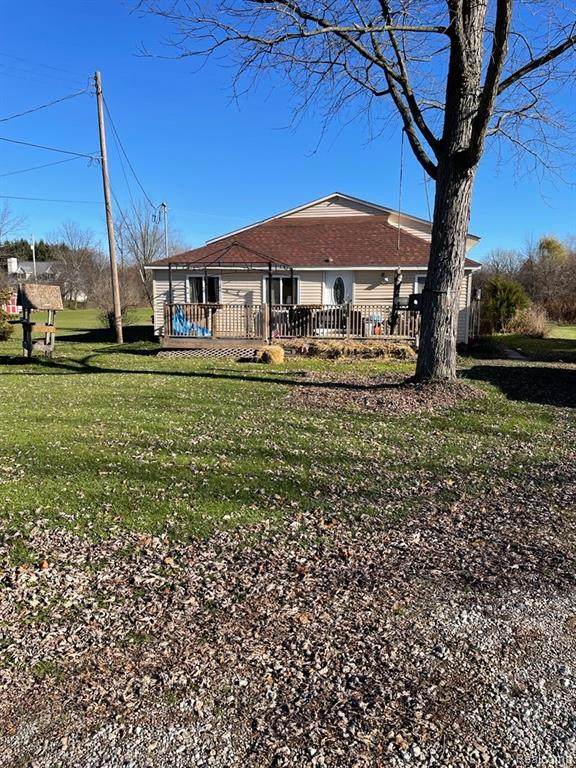 5098 Center Road - Photo 1