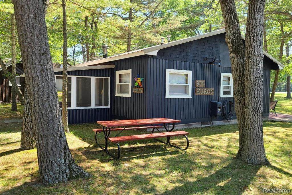 975 Huron - Photo 1