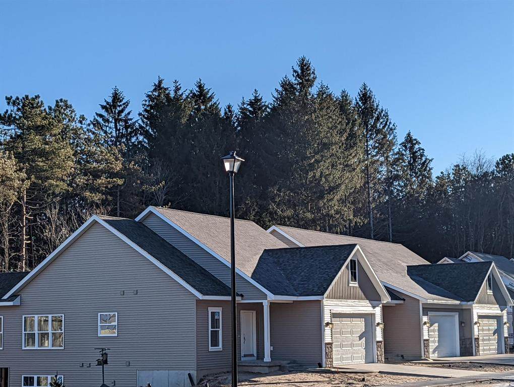 1032 Grosvenor Drive - Photo 1