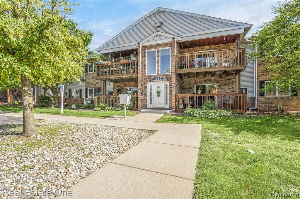 1585 Harbour Boulevard - Photo 1