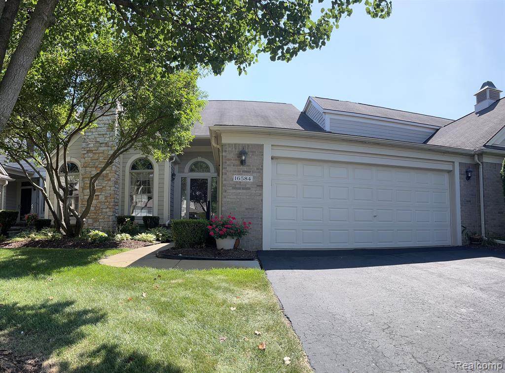 16584 16584 Lyonhurst Circle - Photo 1