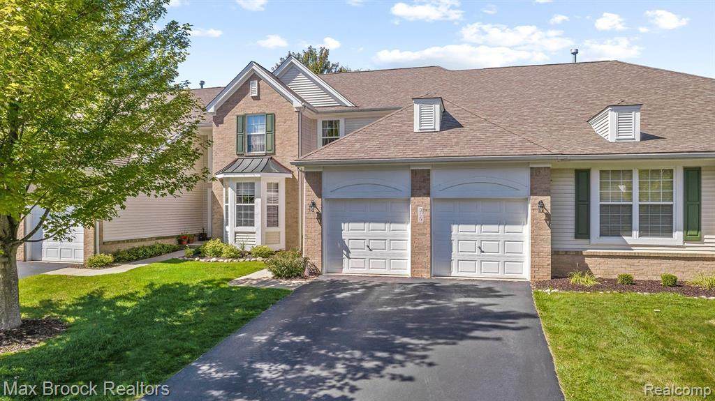 5729 Pinecroft - Photo 1