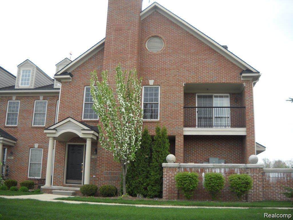 222 Village Way - Photo 1
