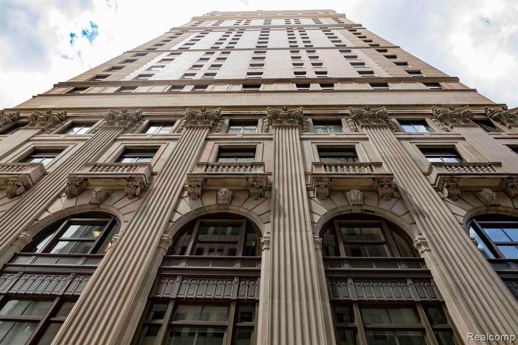 1135 Shelby Street - Photo 1