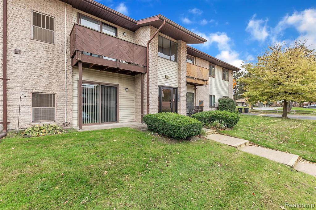 7362 Manor Circle - Photo 1