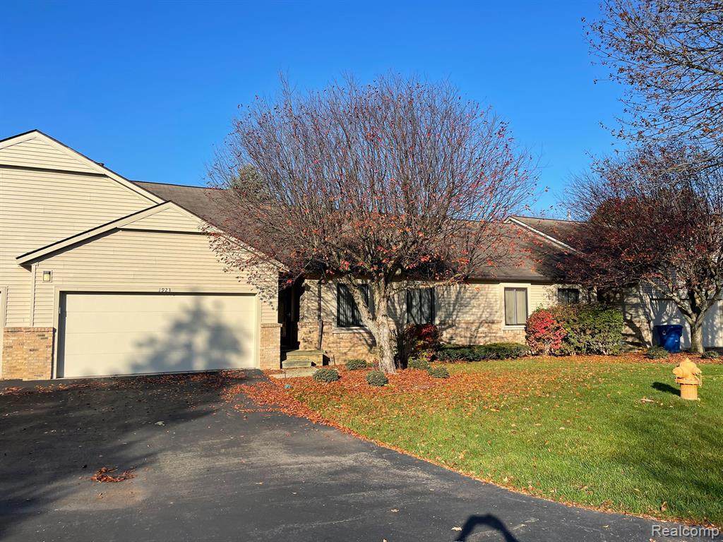1923 River Drive - Photo 1