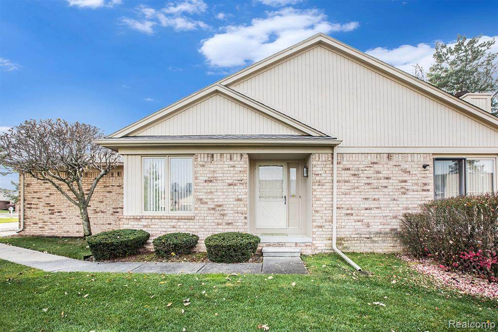 41219 Whispering Oaks Drive - Photo 1