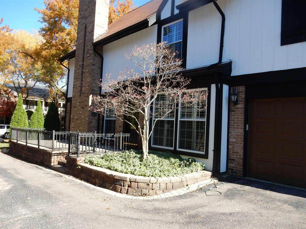 2061 Shorepointe - Photo 1