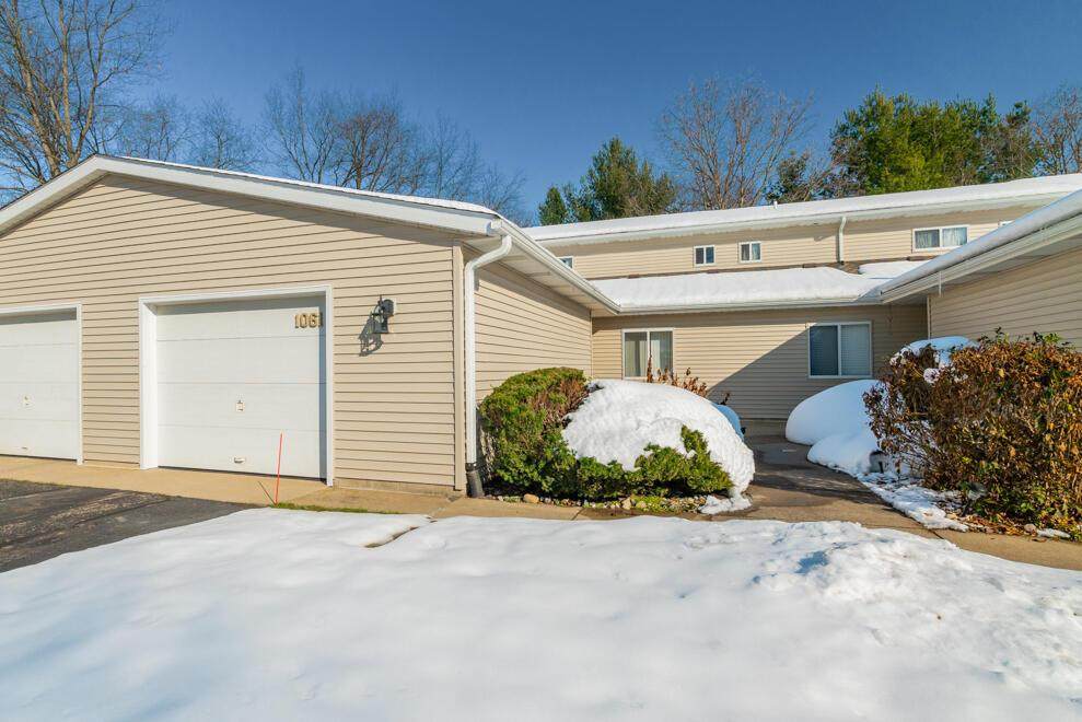 1061 Wedgewood Drive - Photo 1