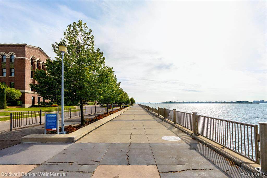 200 River Place Drive - Photo 1
