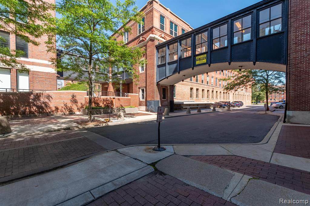200 River Place Drive - Photo 1
