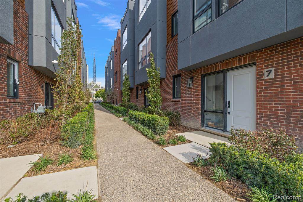 2037 11th Street - Photo 1